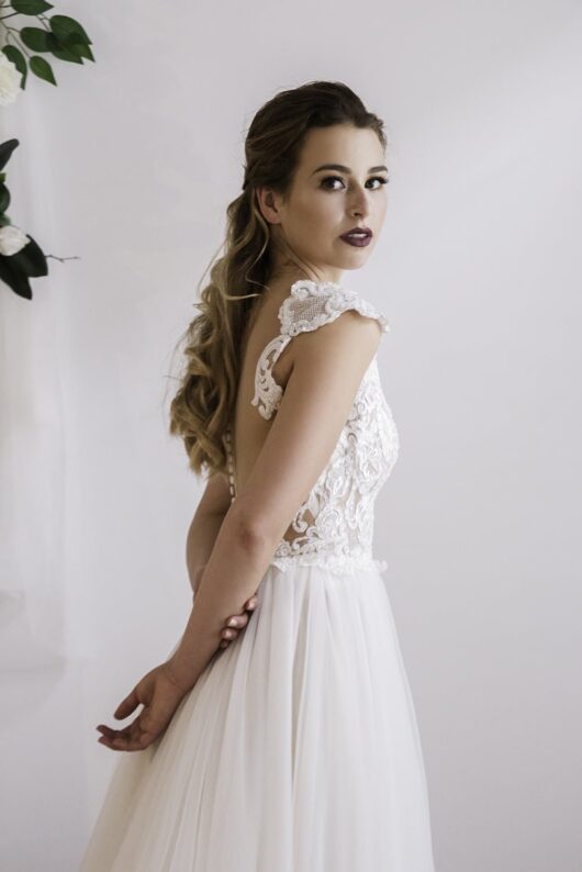 White April Idalina
